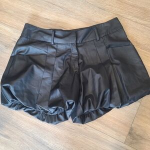 Euc Black bloomer lined shorts, pockets, slight stretch sz large